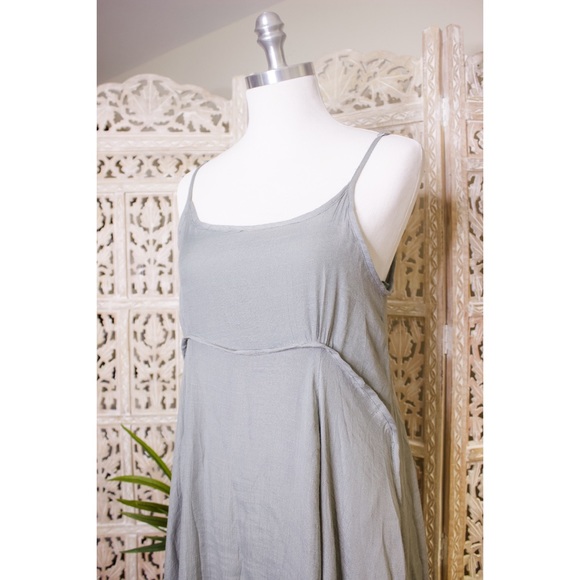 🎉HP🎉 Sage Crinkle Fabric Spaghetti Strap Maxi Dress - Picture 8 of 13